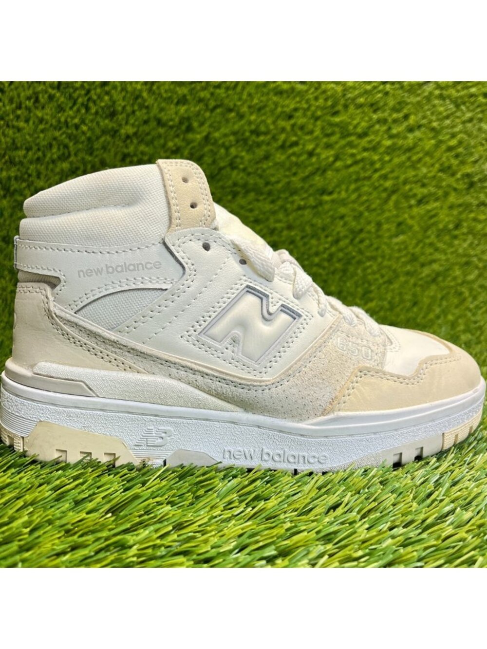 New‎ Balance 650R Mid Boys Size 3.5Y Beige White Athletic Leather Shoes Sneakers